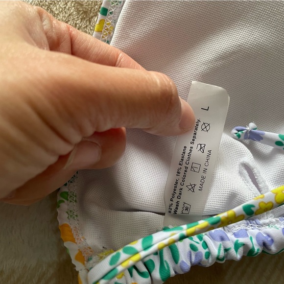 Floral Triangle Bikini Top size large - Picture 4 of 4